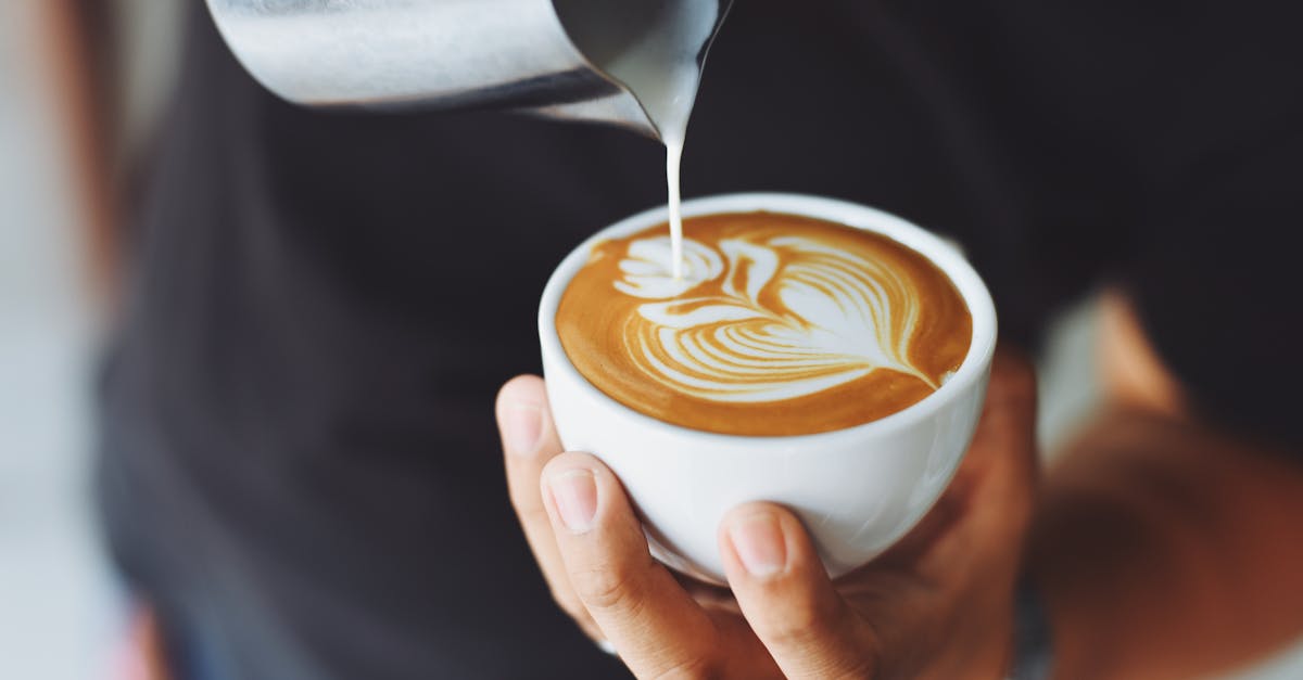 Smoother Lattes in Winter: Milk Choices and Settings That Transform Your Foam (Jura, Miele, Breville)