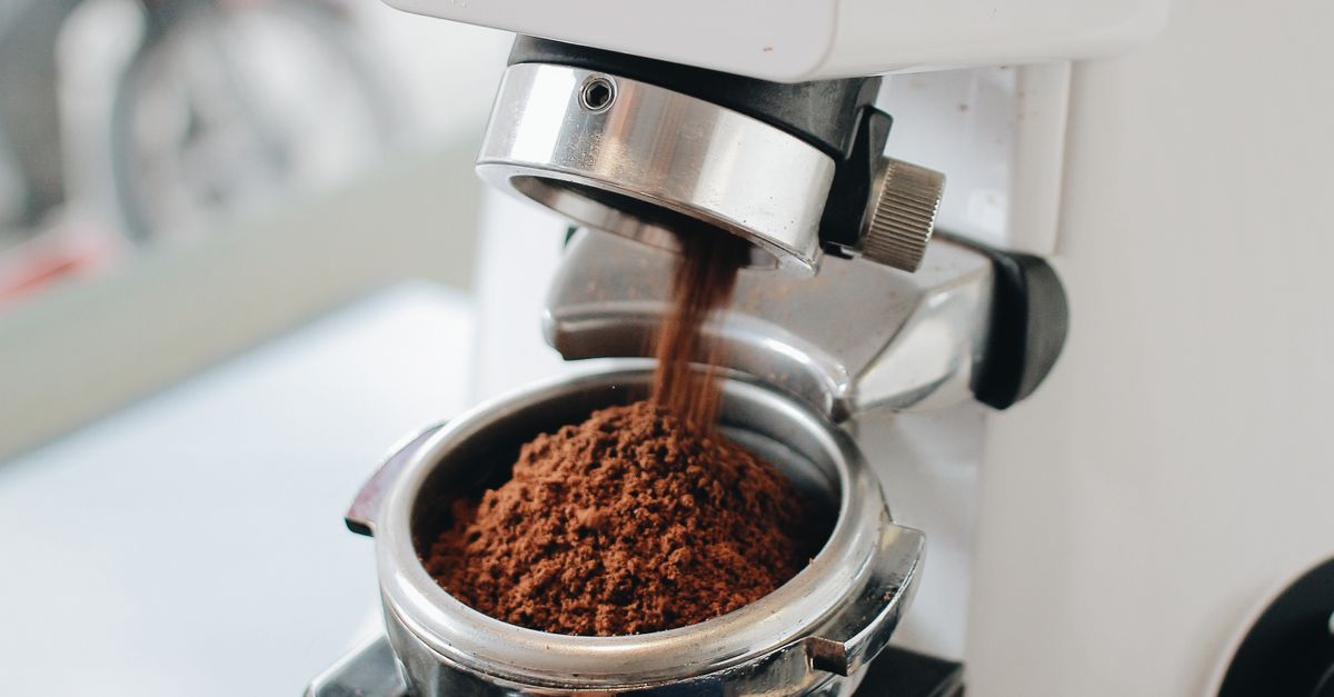 How to Choose Coffee Beans for a Super Automatic Machine Without Clogging It