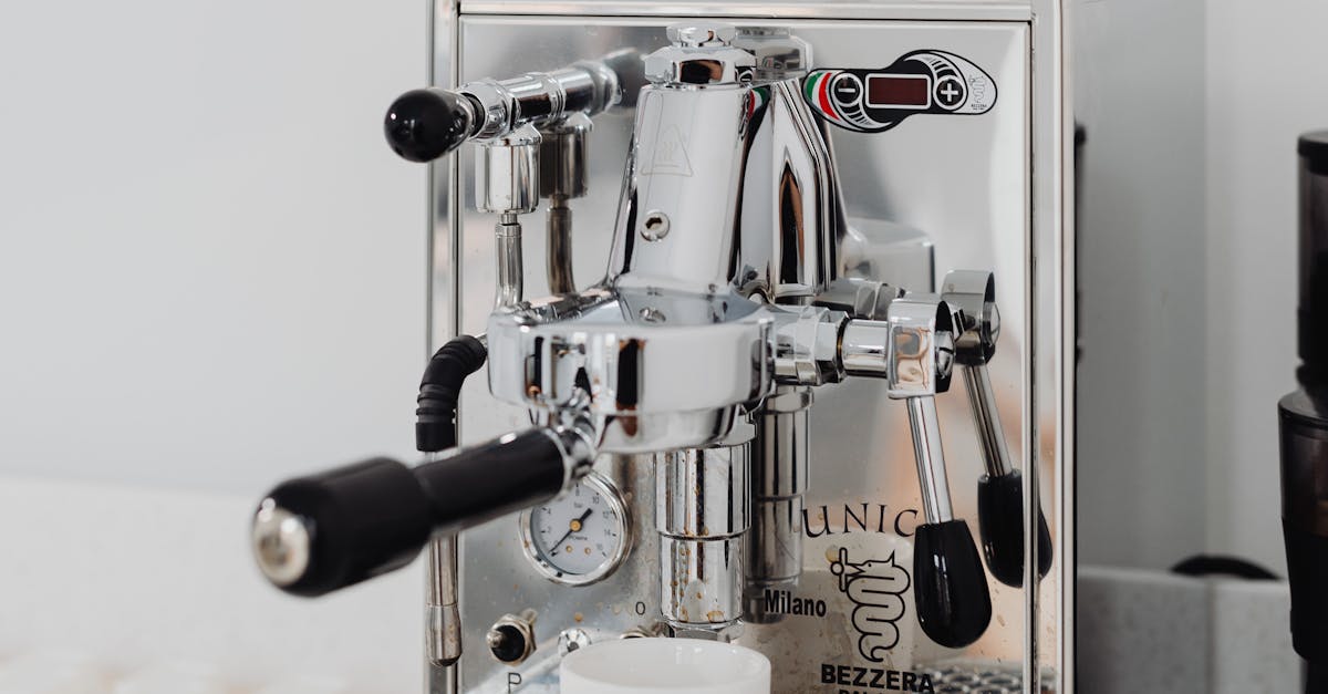 Super Automatic vs Semi Automatic Espresso Machines for Busy Households: Which One Fits Your Routine?